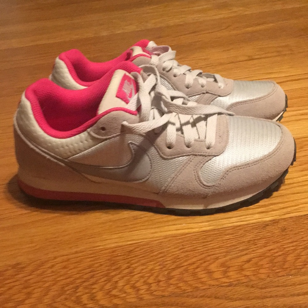 NIKE MD RUNNER